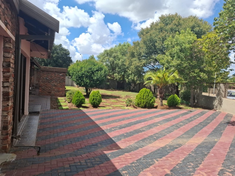 5 Bedroom Property for Sale in Fichardt Park Free State